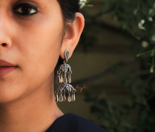 Mizoya Daana Detailed Chandelier Statement Earrings