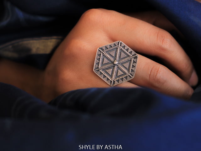 Moh Daana Art Hexagon Ring