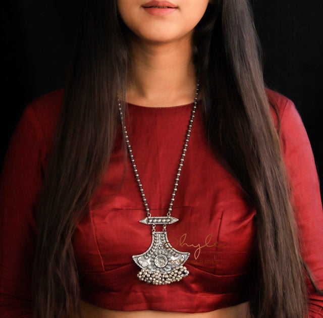 Anvaya Detailed Ghughri Jadau Necklace