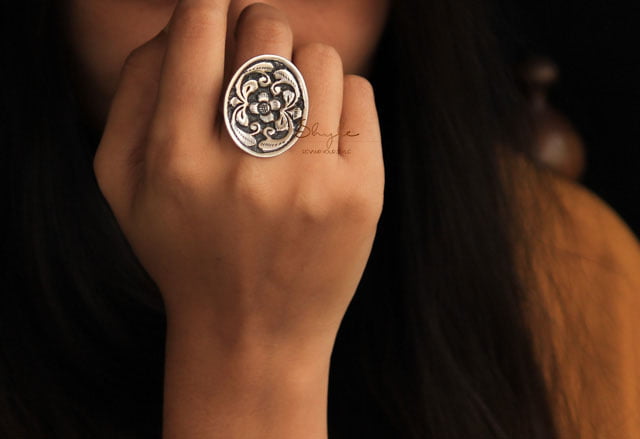 Anvaya Flora Chitai Oval Ring