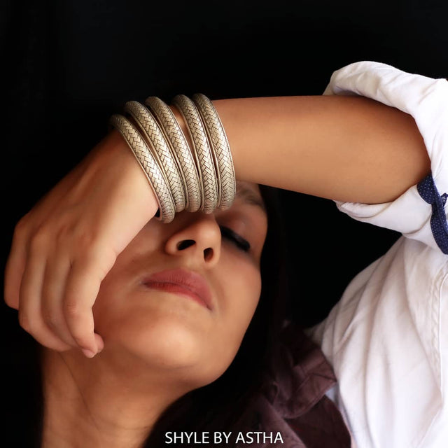 Moh Chataai Intricate Kada