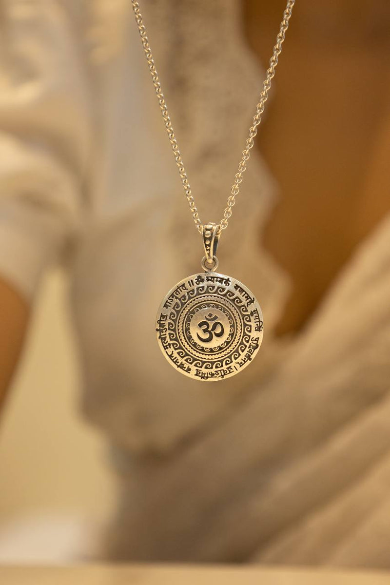 925 pure silver Maha Mrityunjaya mantra Om necklace, close-up