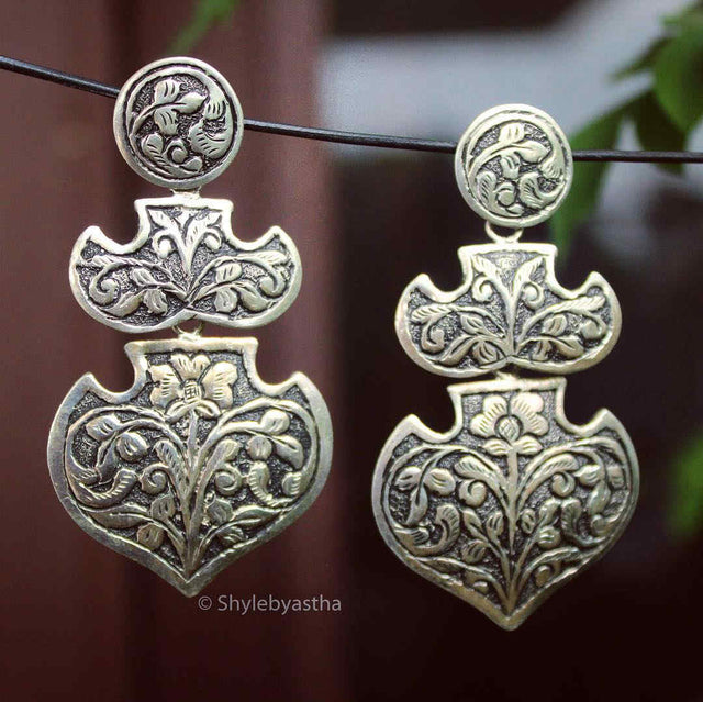 Mizoya Chitai Flora Detailed Earrings