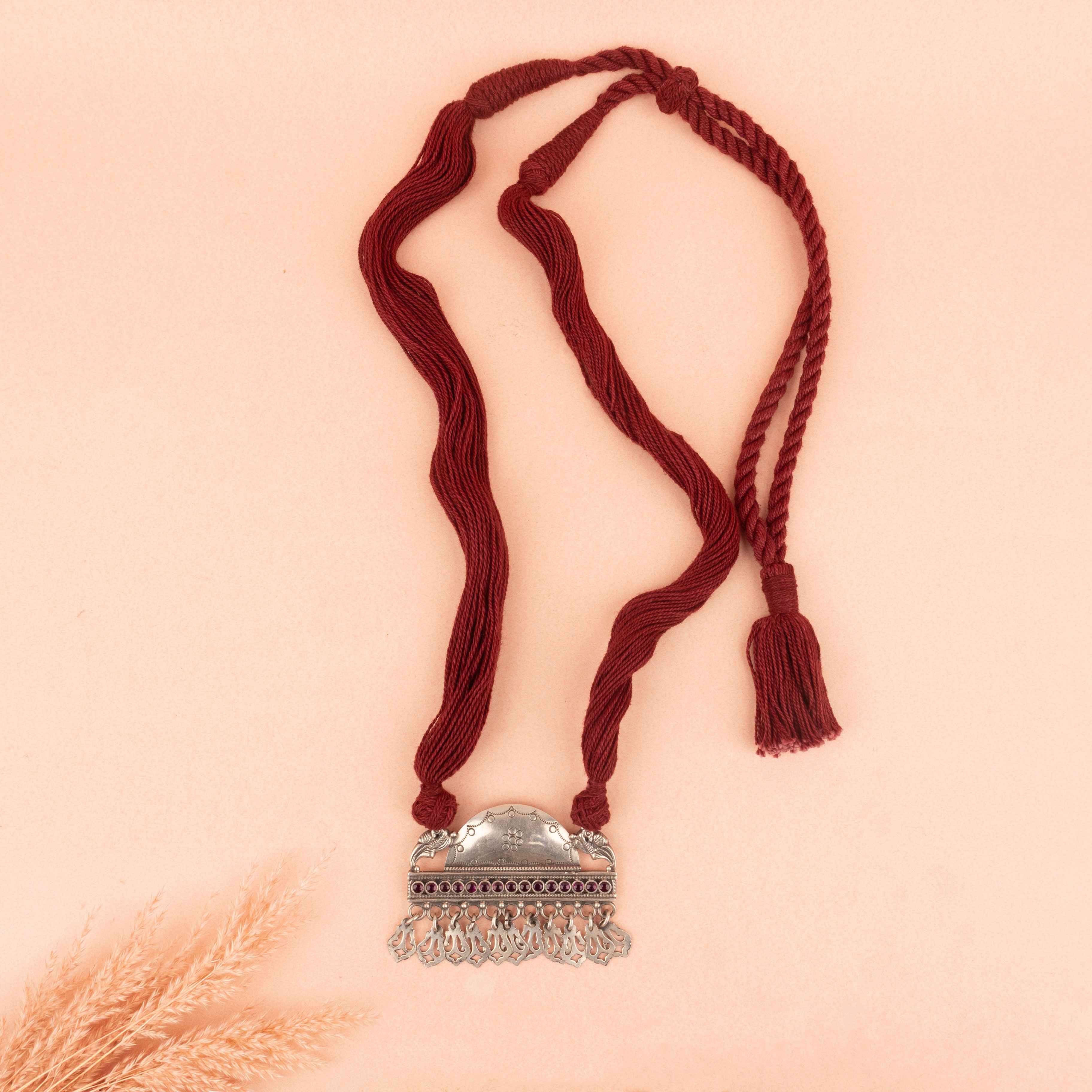 Mizoya Vintage Detailed Carved Drop Dori Necklace