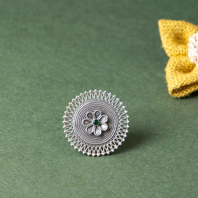 Mizoya Daana Detailed Flower Embossed Classic Ring