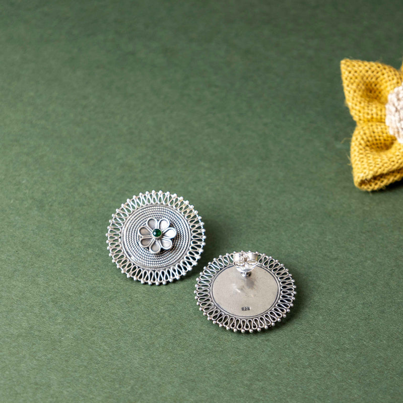 Mizoya Daana Detailed Flower Embossed Classic Stud Earring