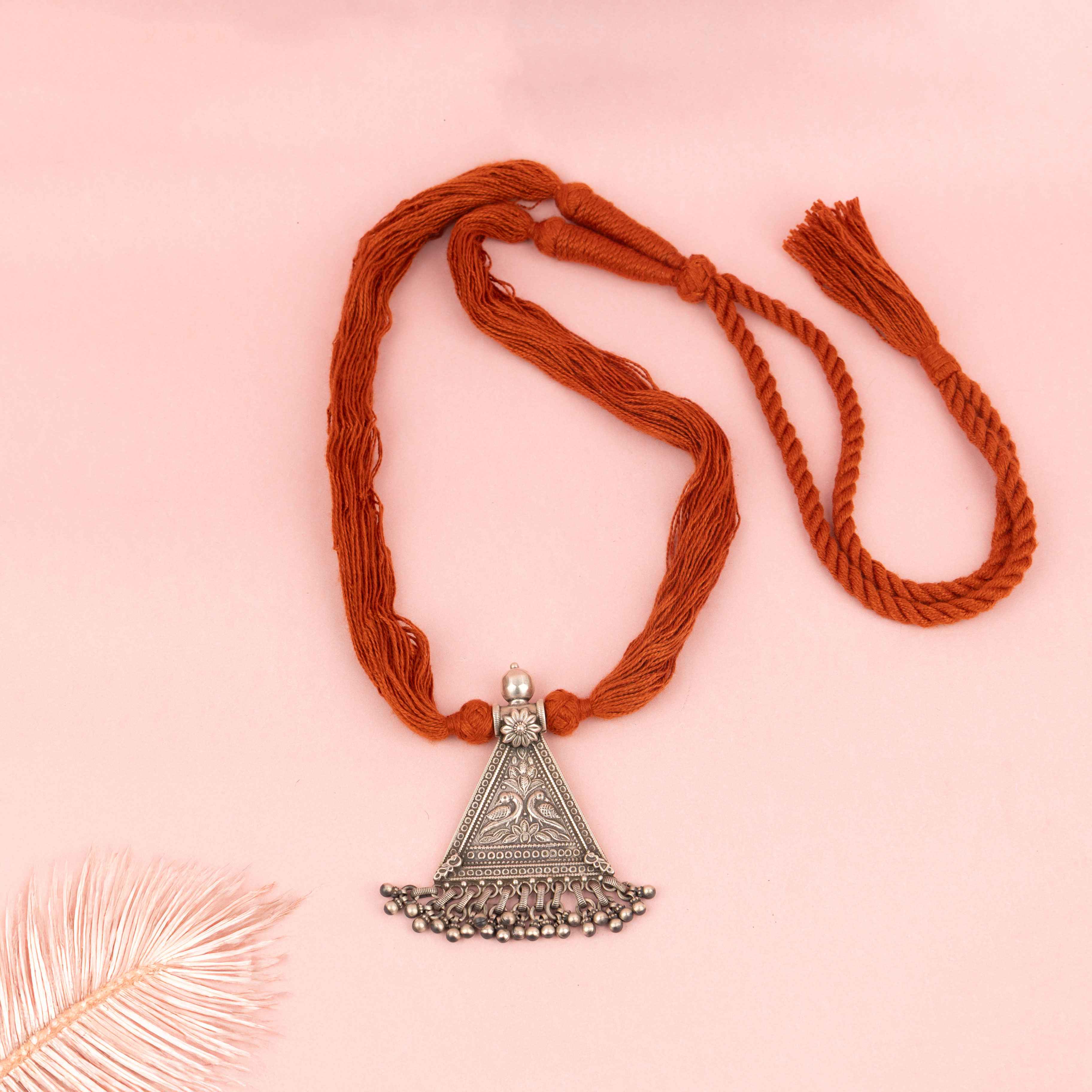 Mizoya Detailed Vintage Inspired Dori Necklace