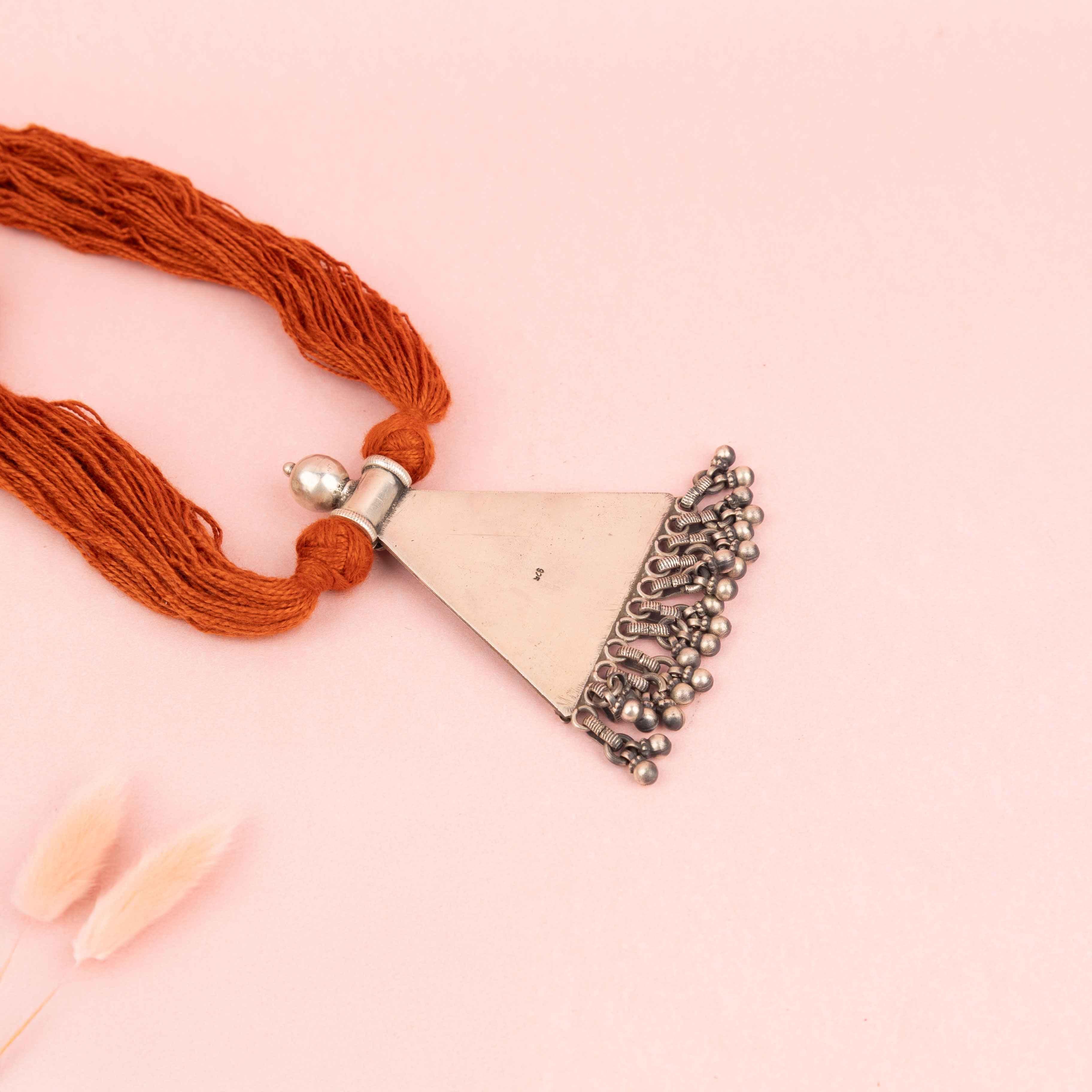 Mizoya Detailed Vintage Inspired Dori Necklace