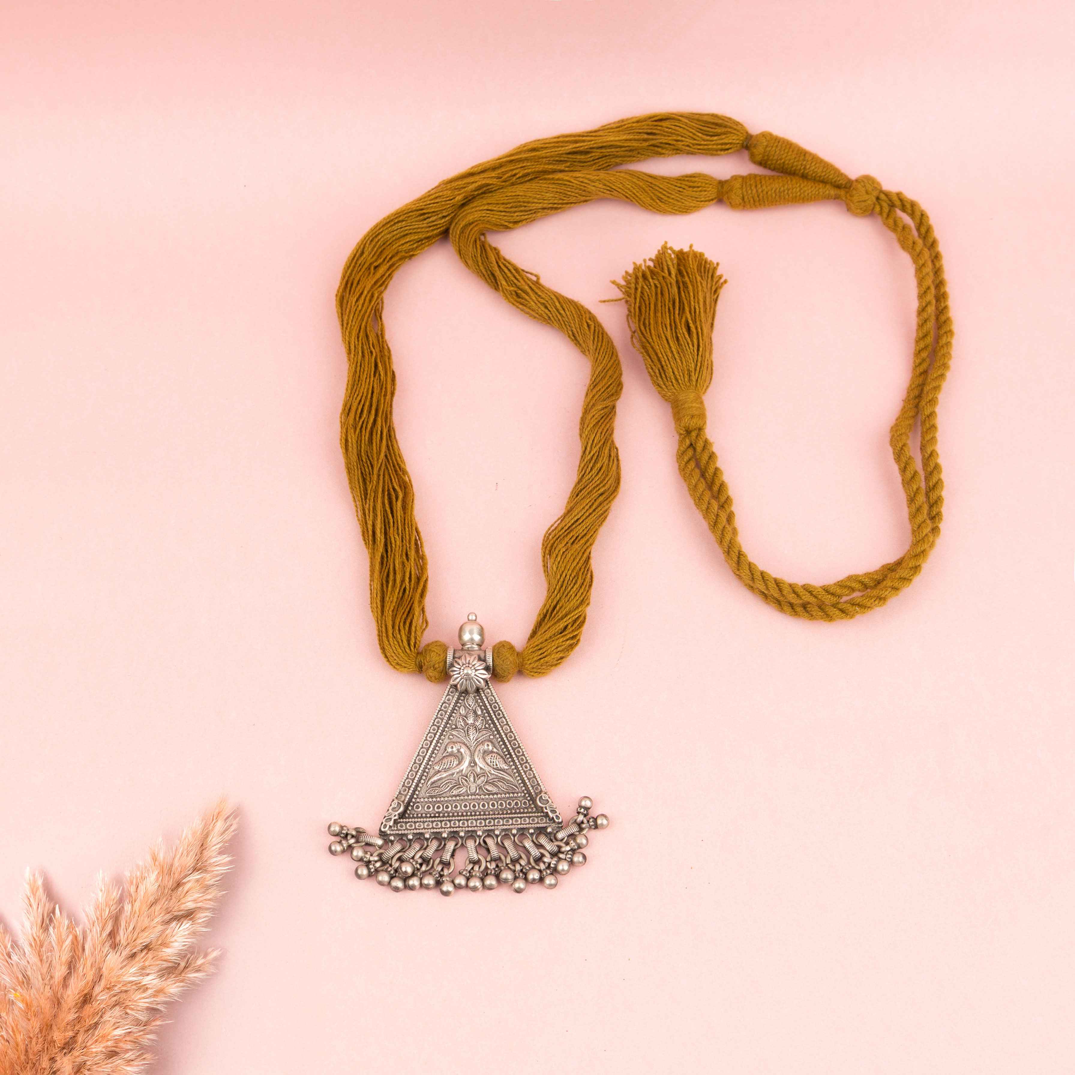 Mizoya Detailed Vintage Inspired Dori Necklace
