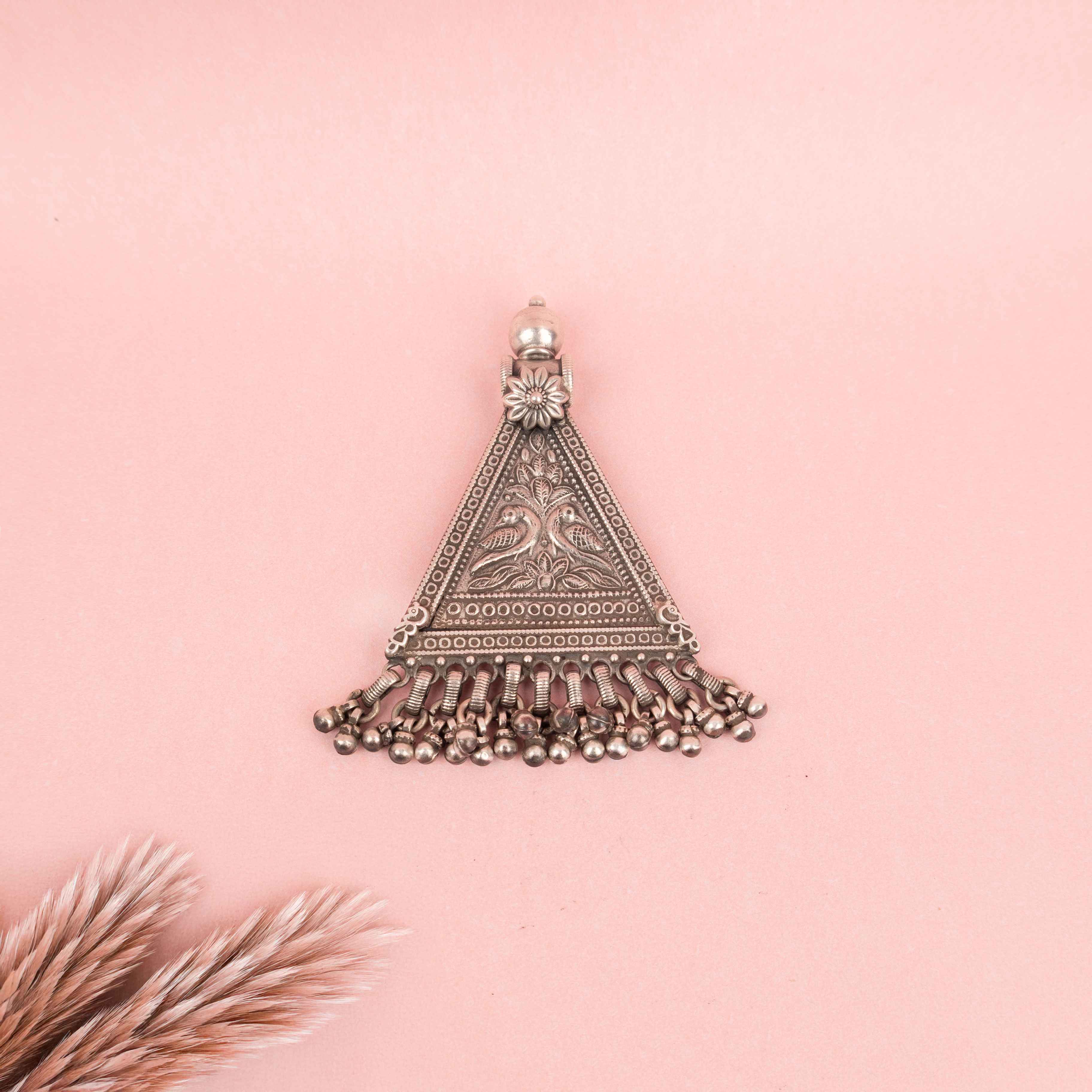 Mizoya Detailed Vintage Inspired Pendant