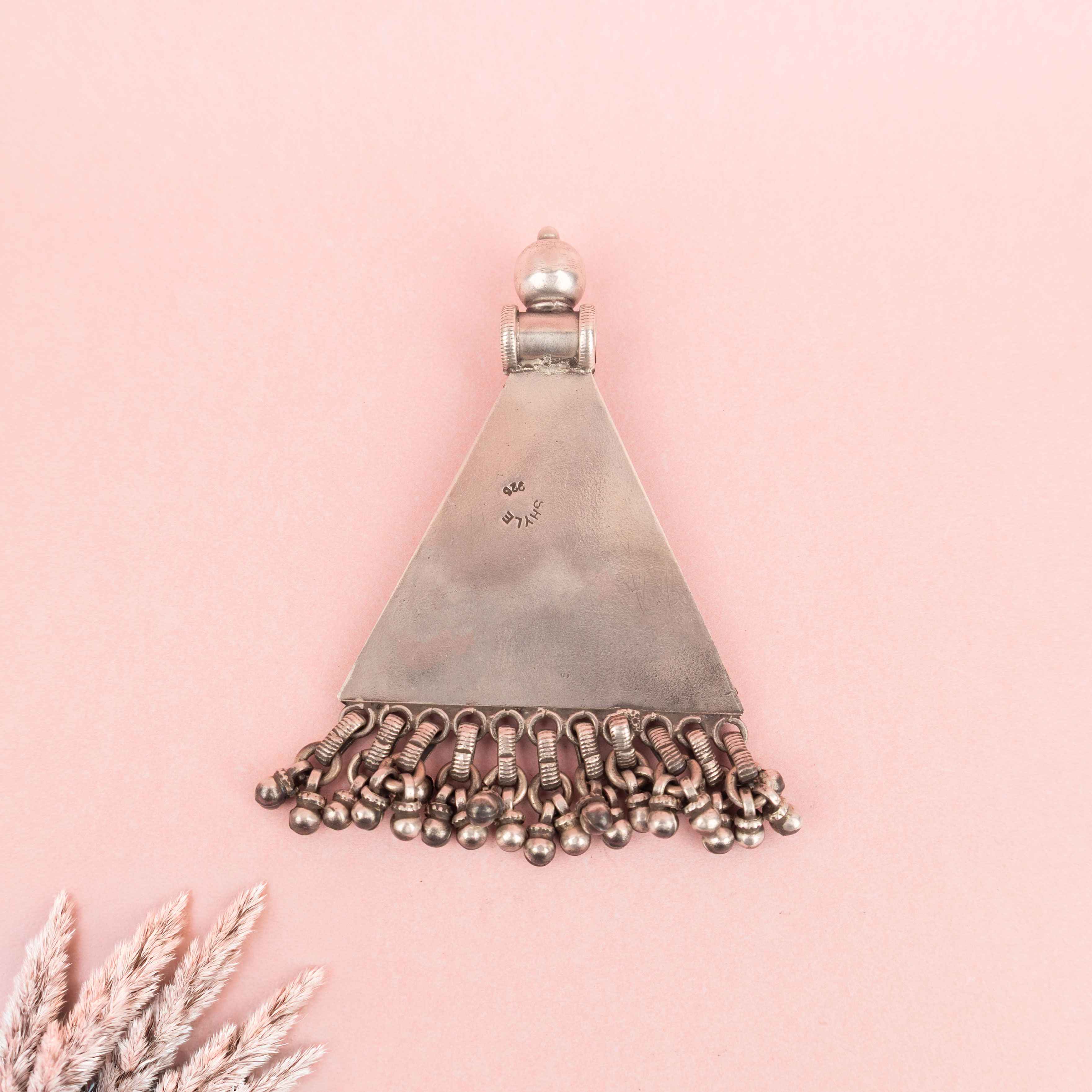 Mizoya Detailed Vintage Inspired Pendant