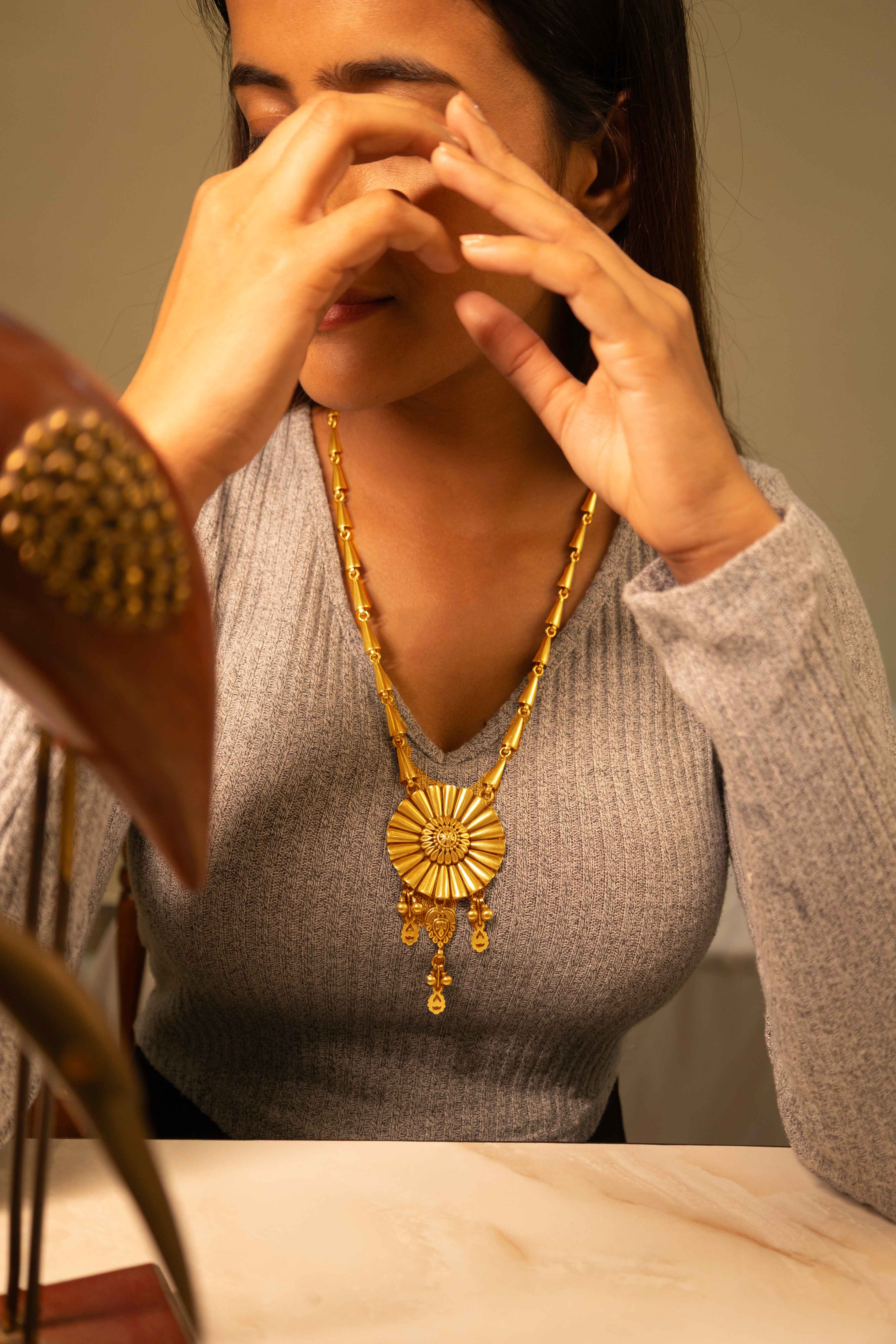Mizoya Embossed Carved Drop Classic necklace
