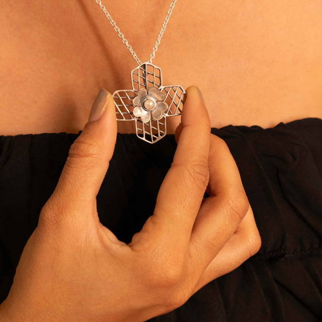 Mizoya Embossed Flower Jali Necklace