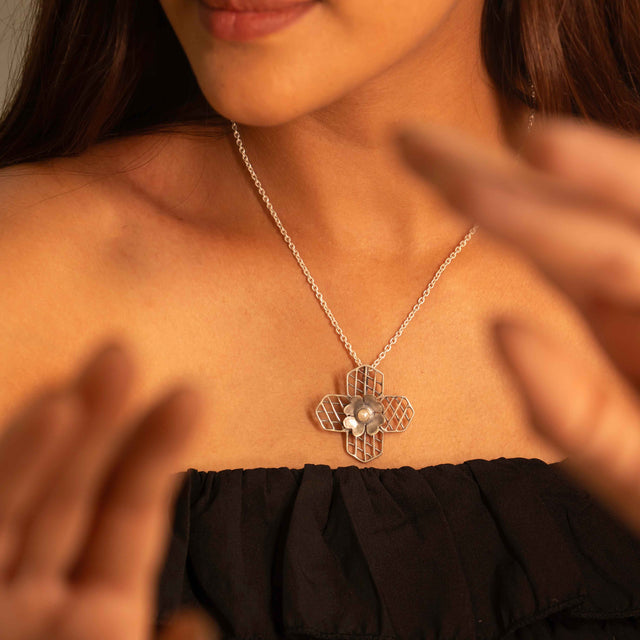 Mizoya Embossed Flower Jali Necklace set