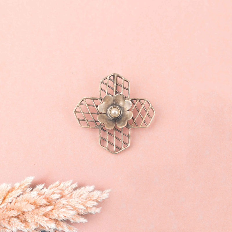 Mizoya Embossed Flower Jali Pendant