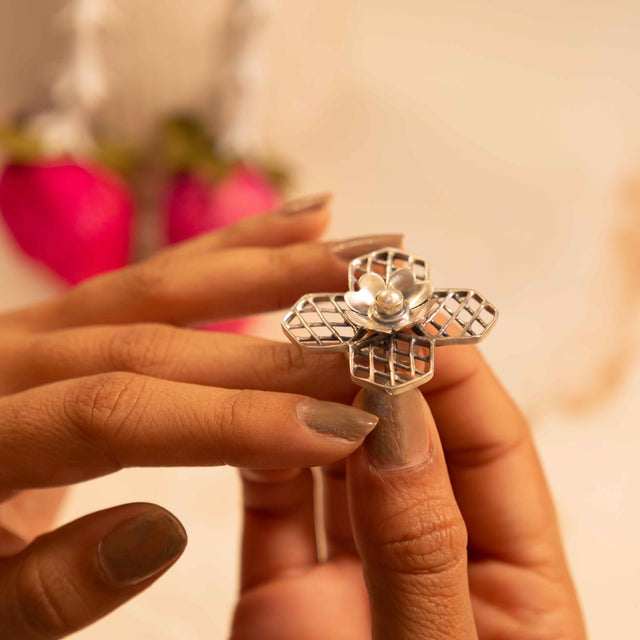 Mizoya Embossed Flower Jali Ring