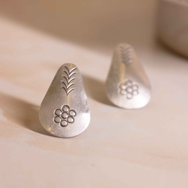 Mizoya Heirloom Leaf Drop Stud Earring