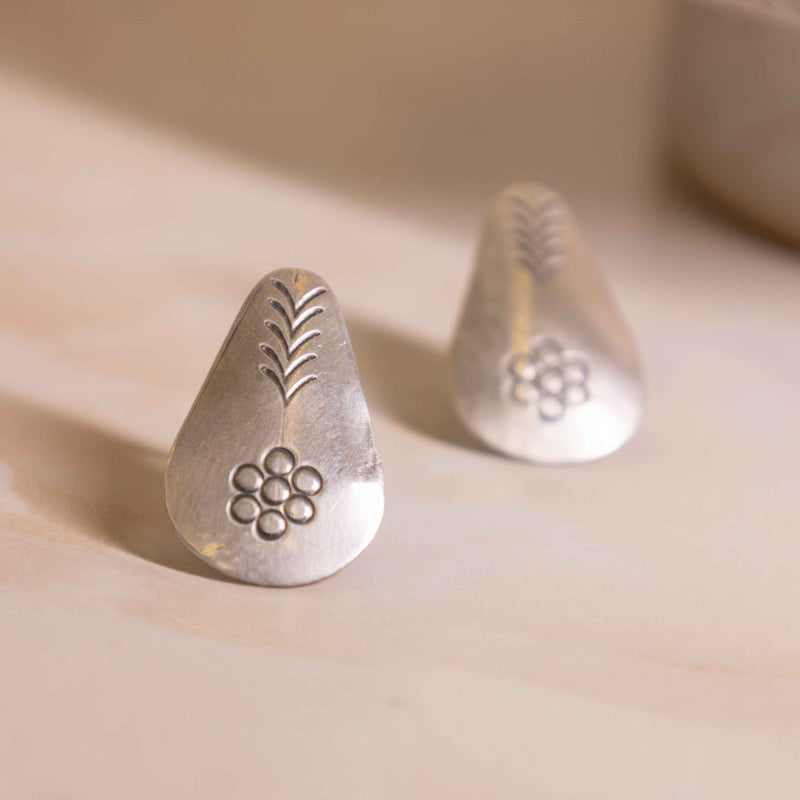 Mizoya Heirloom Leaf Drop Stud Earring
