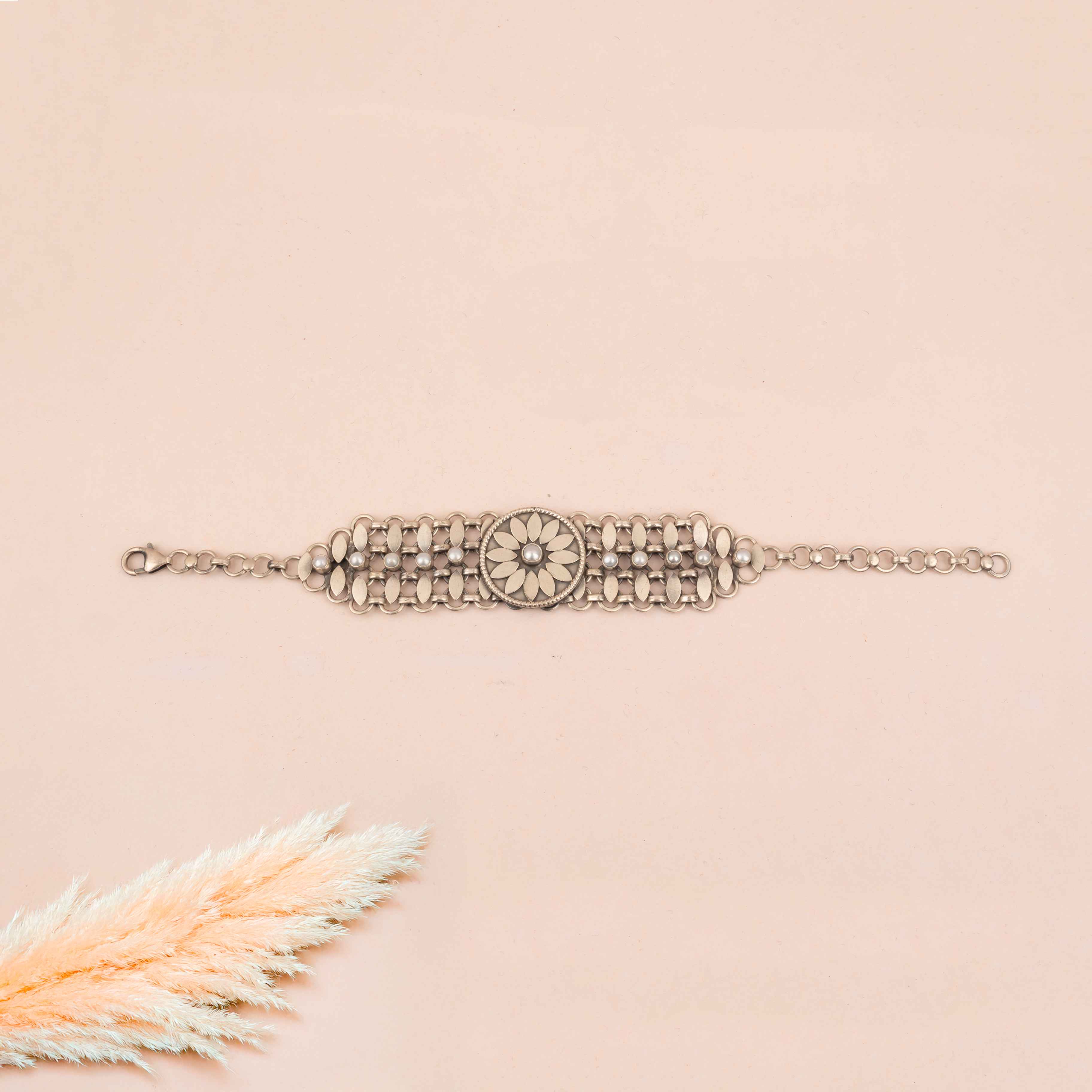 Mizoya Jali Pearl Jadau Flower Motif Bracelet