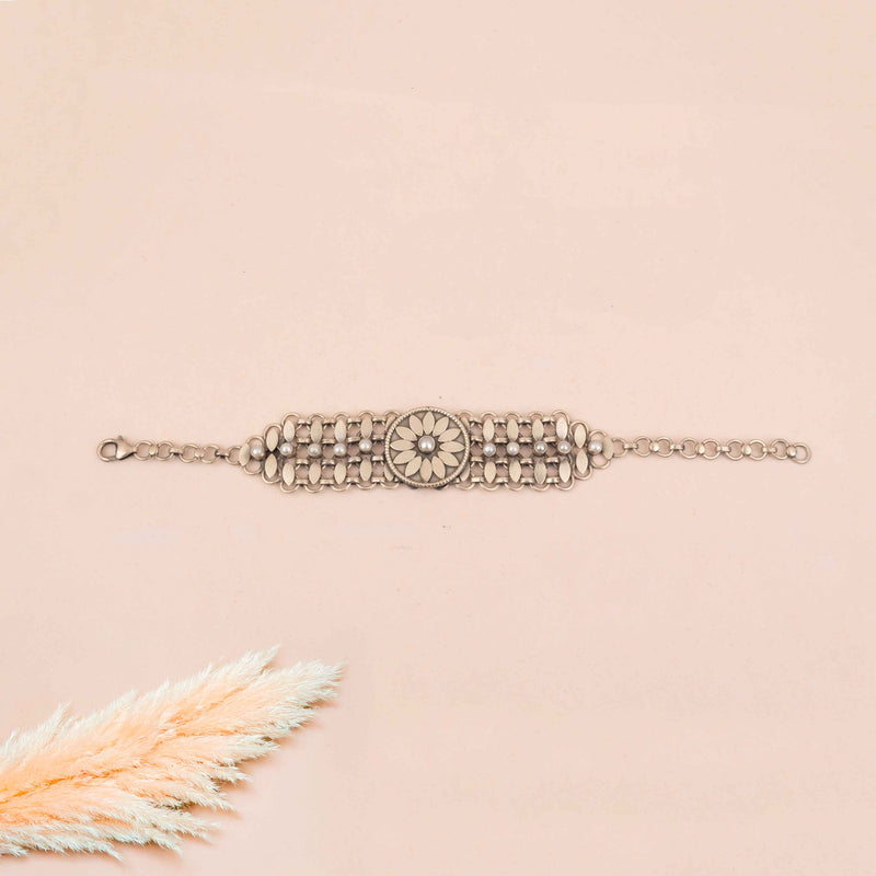 Mizoya Jali Pearl Jadau Flower Motif Bracelet