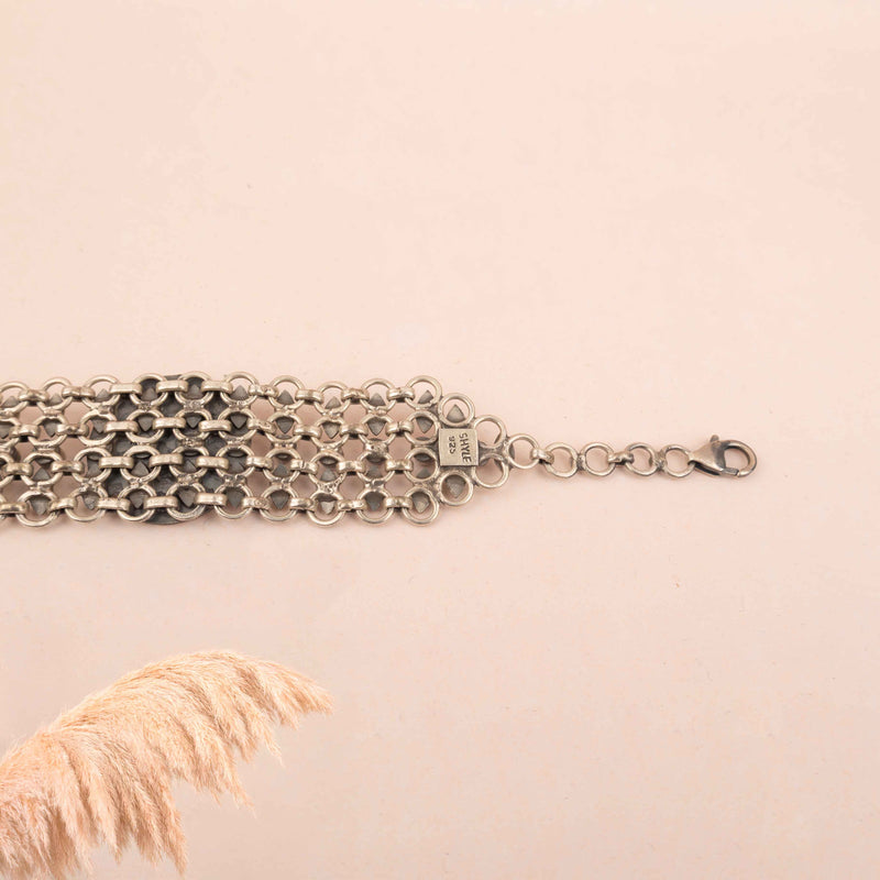 Mizoya Jali Pearl Jadau Flower Motif Bracelet