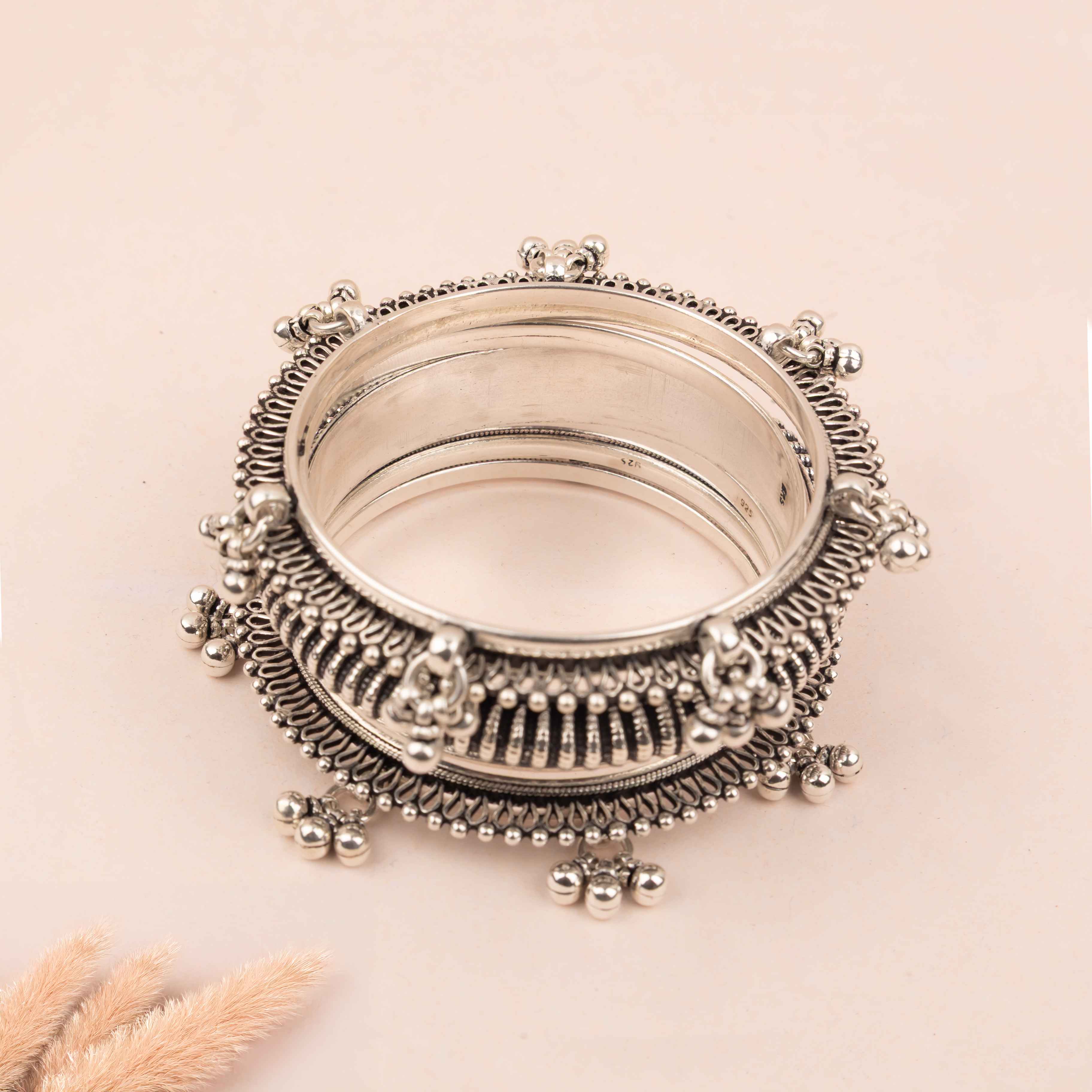 Mizoya Line Embossed Carved Ghughri Bangle Set