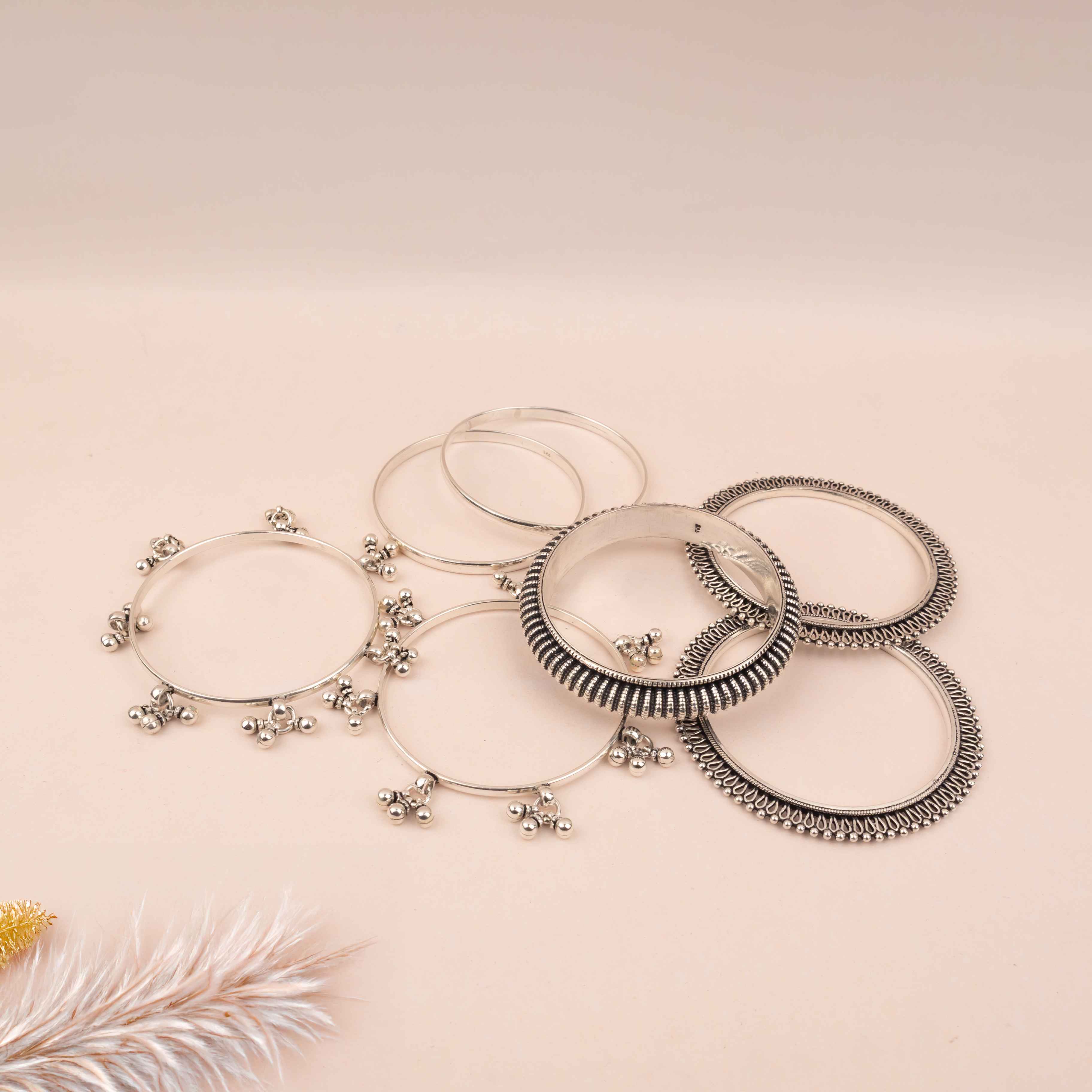 Mizoya Line Embossed Carved Ghughri Bangle Set