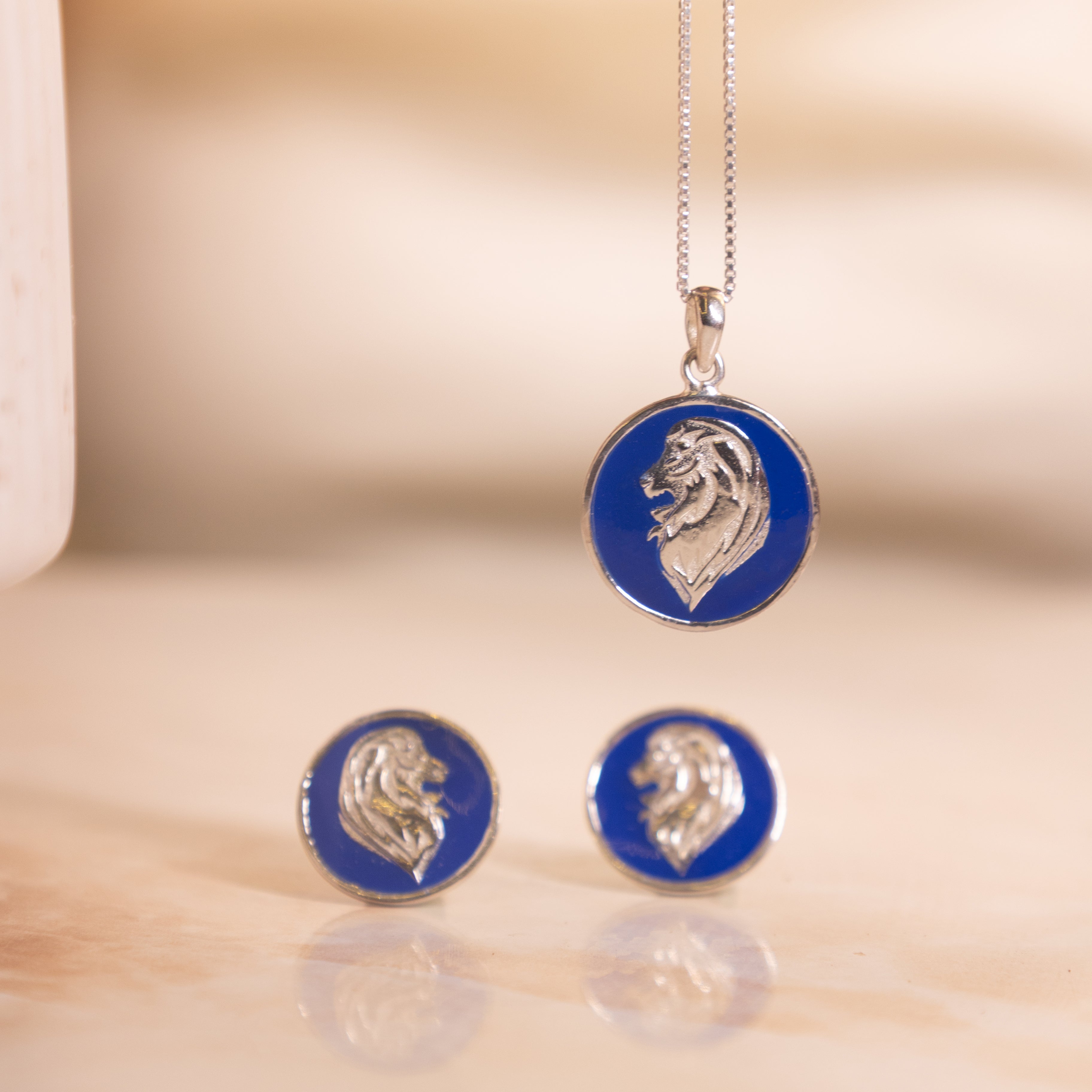 Mizoya Lion Crest Necklace Set