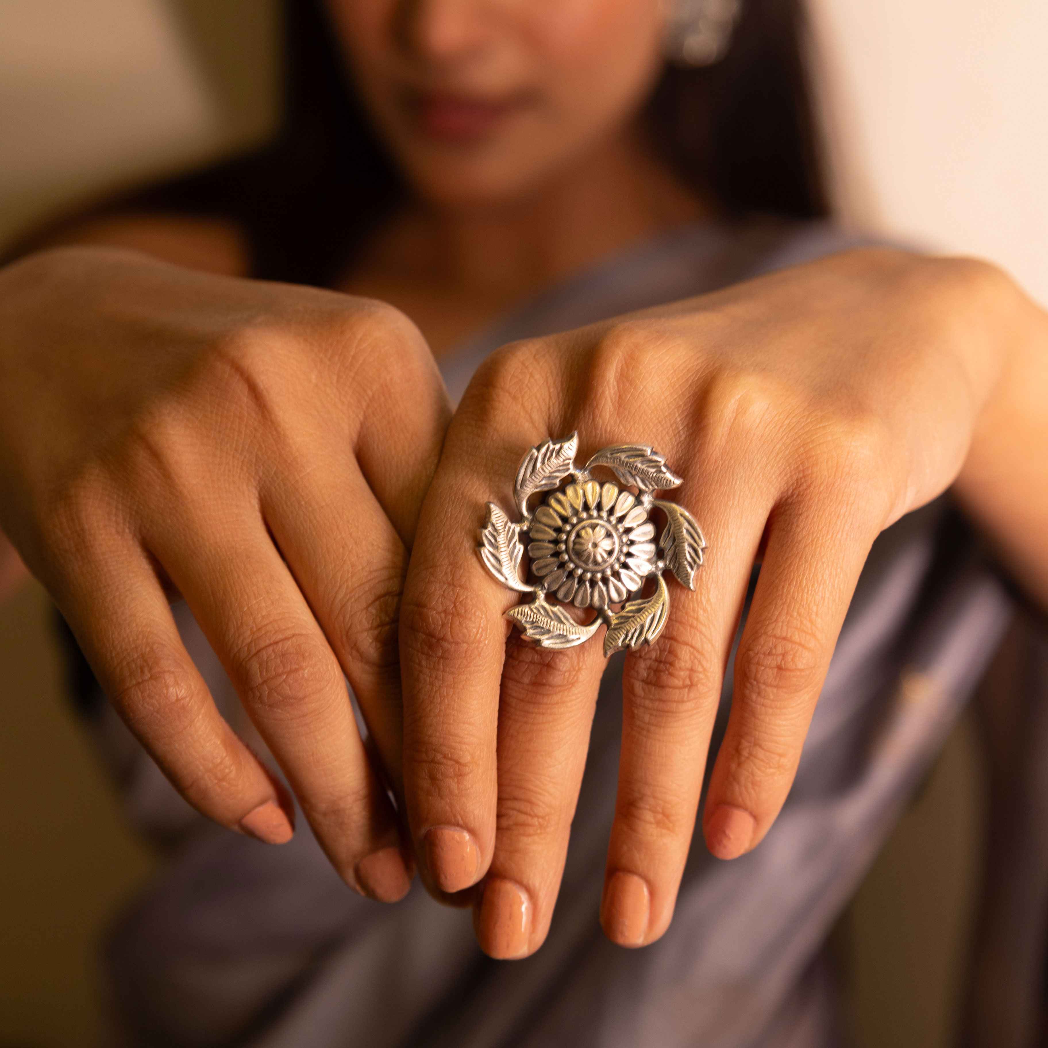 Mizoya Patti Border Classic Ring