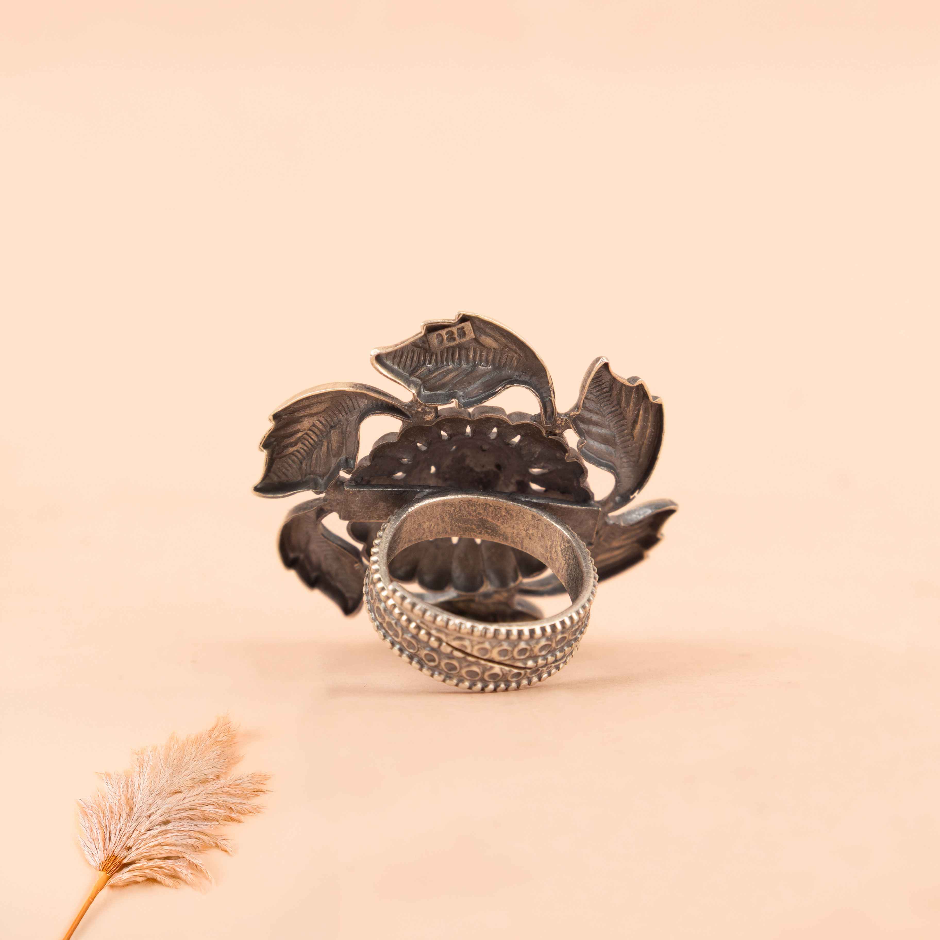 Mizoya Patti Border Classic Ring