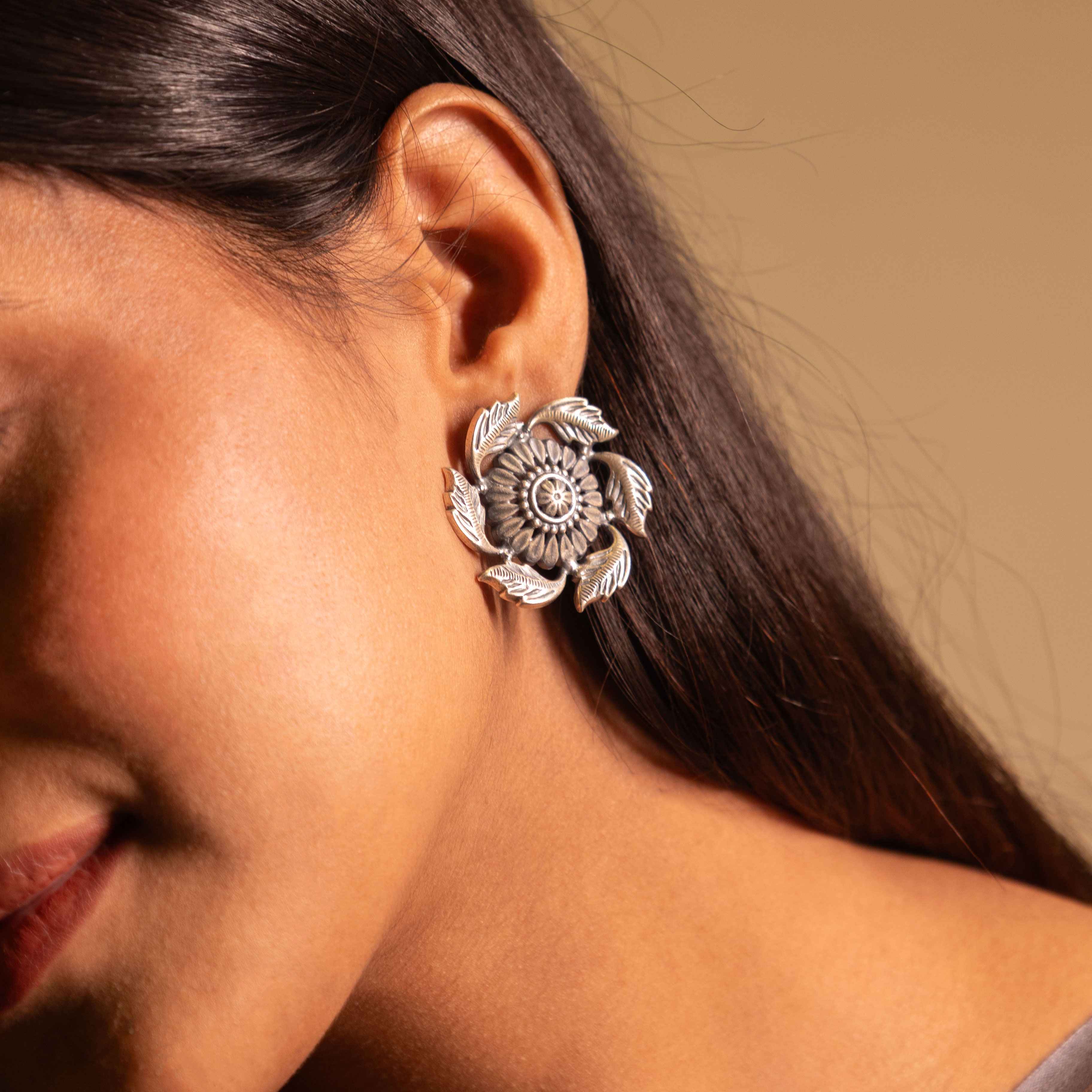 Mizoya Patti Border Classic Stud Earring