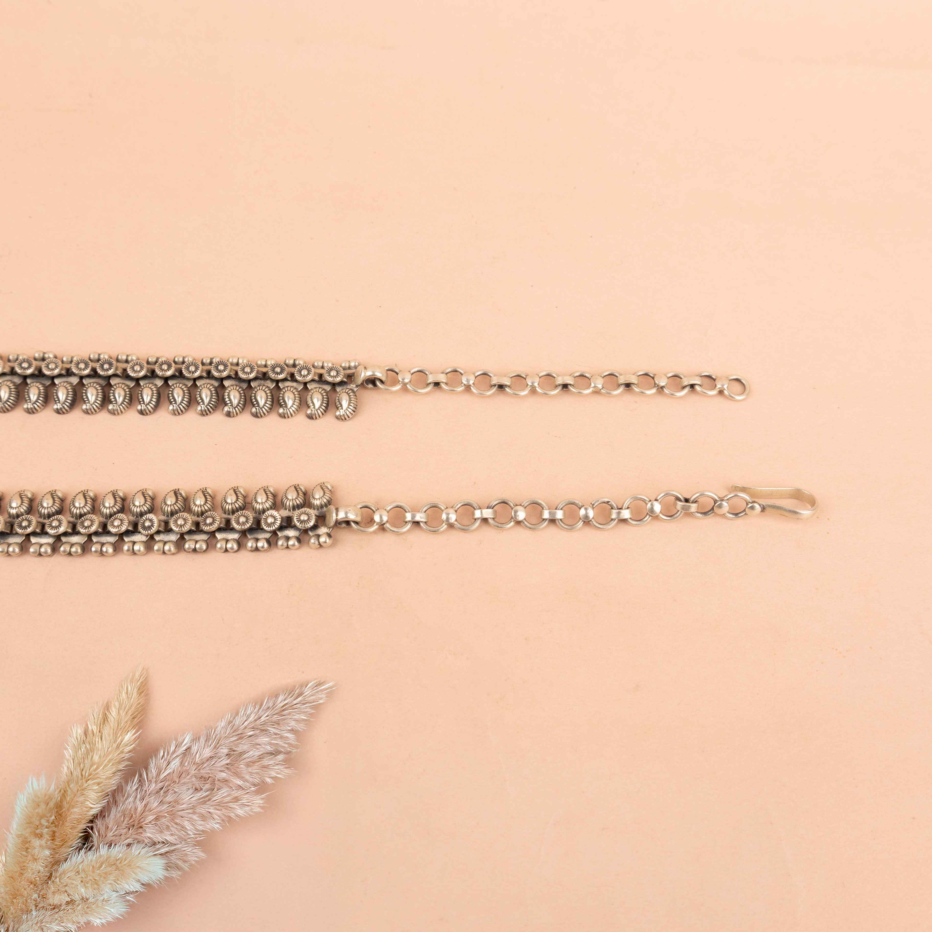 Mizoya Patti Border Motif Classic Paisley Necklace