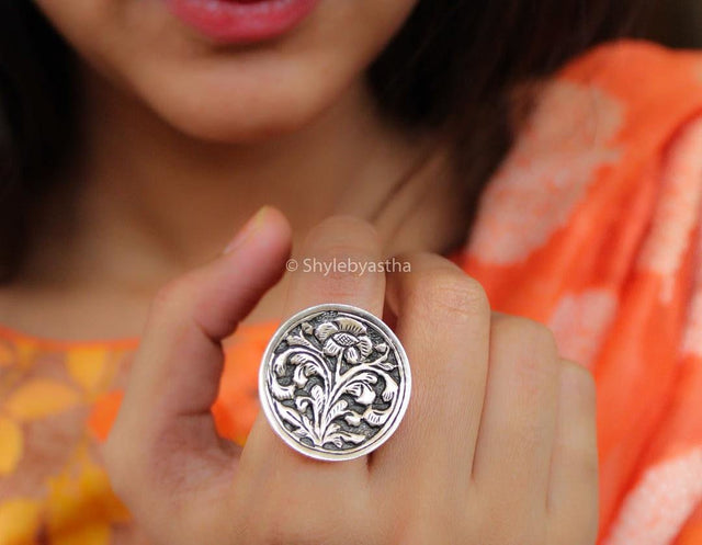 Moh Chitai Art Circular Ring