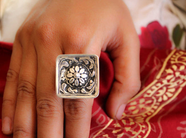 Moh Chitai Embossed Ring