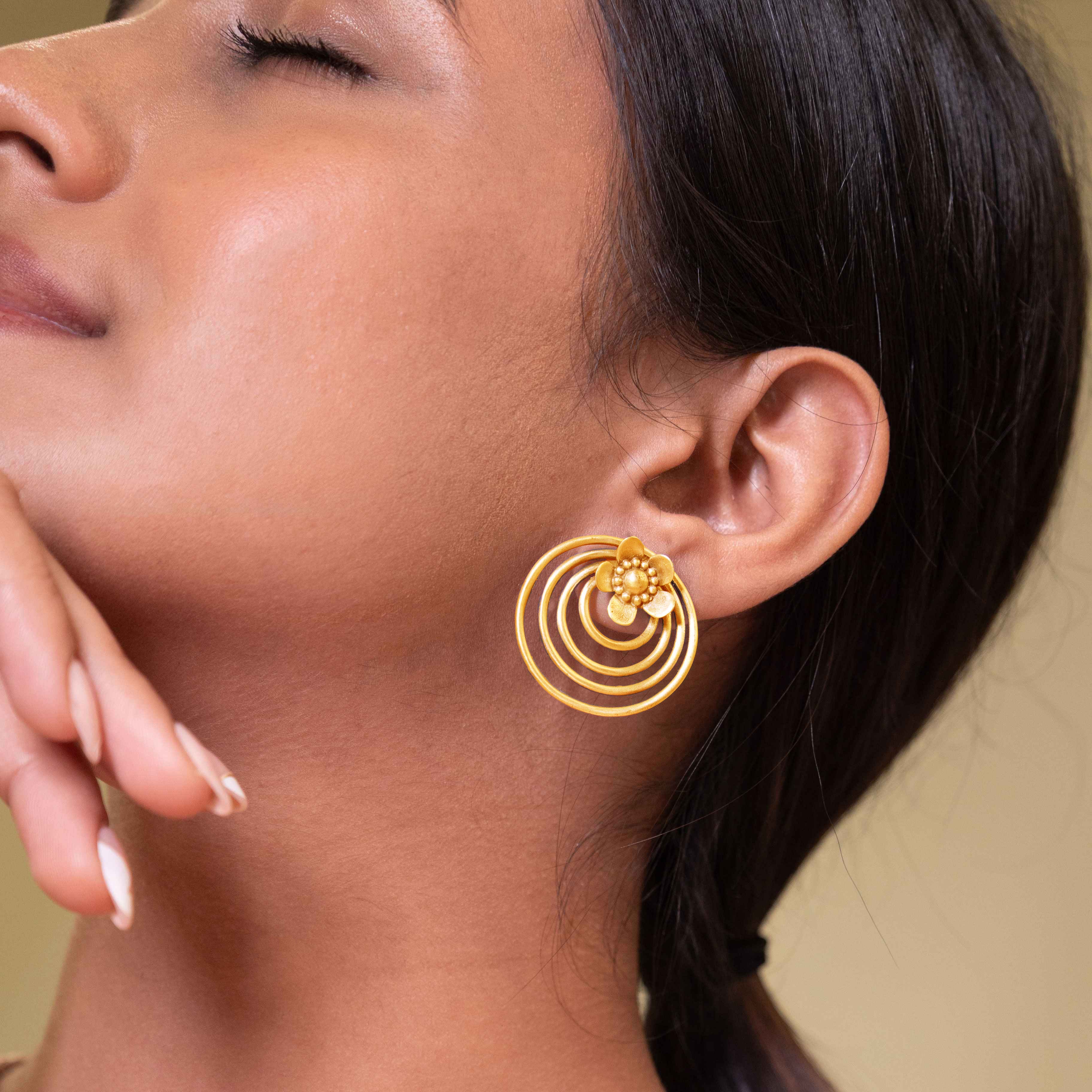 Moh Concentric Flower Embossed Earring
