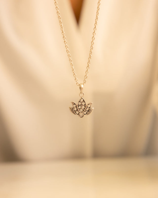 Moh Fine Lotus Intricate Necklace