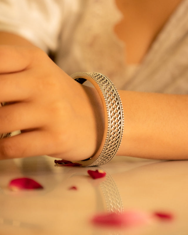 Moh Intricate Jali Classic Bangle
