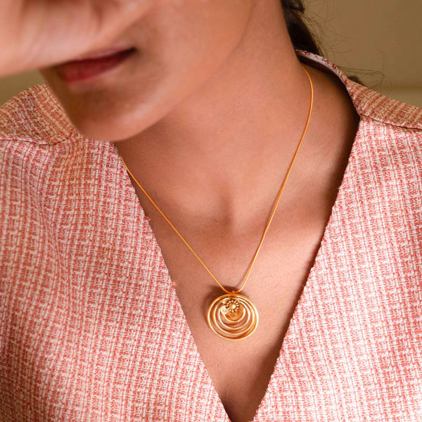 Moh Concentric Flower Embossed Necklace Earring Ring Set
