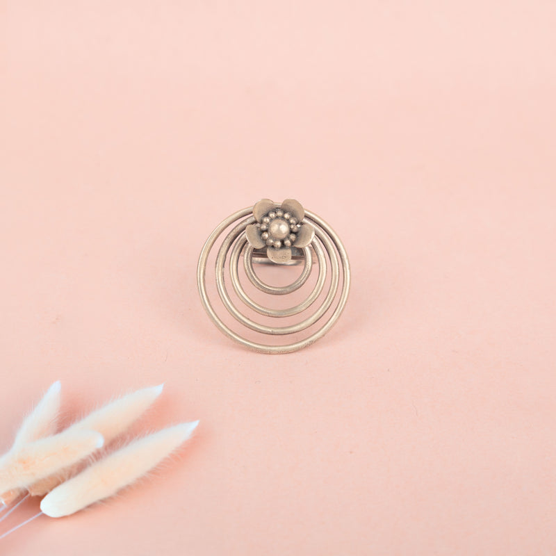 Moh Concentric Flower Embossed Necklace Earring Ring Set