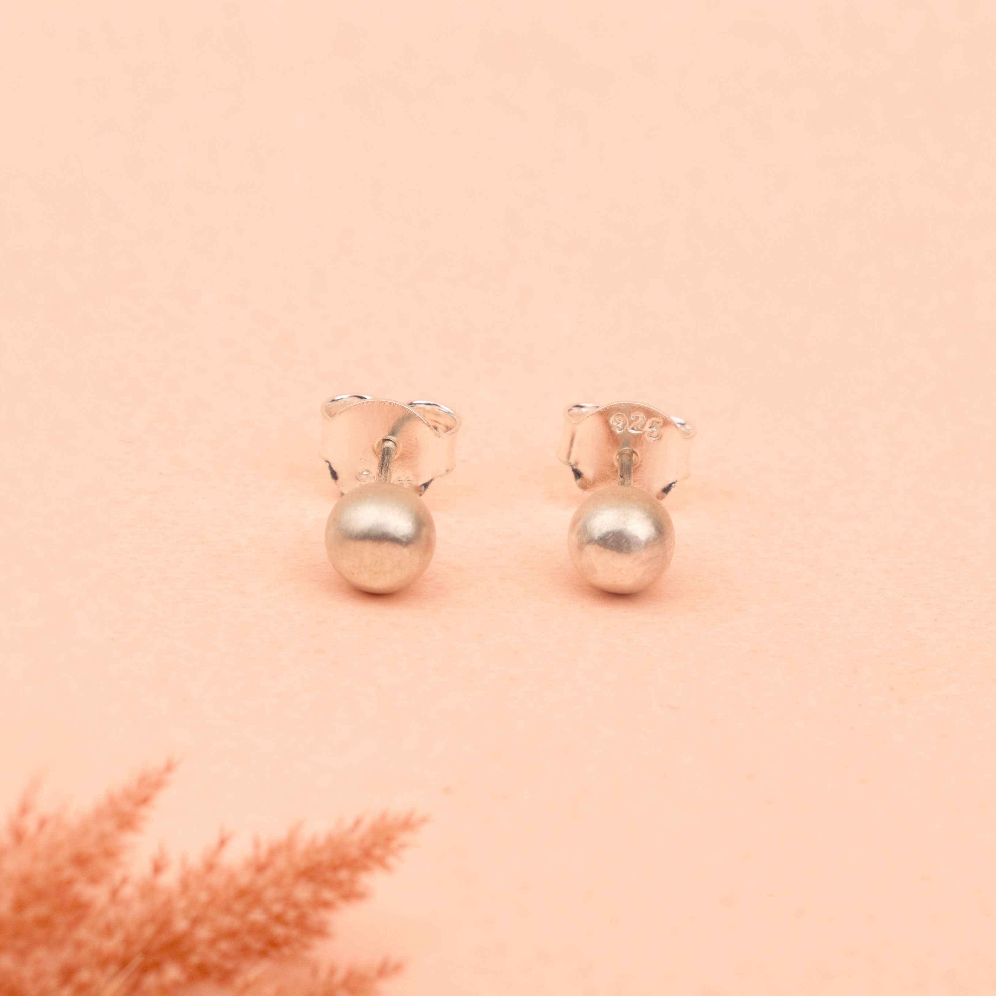 Moh Everyday Fine Stud Earring