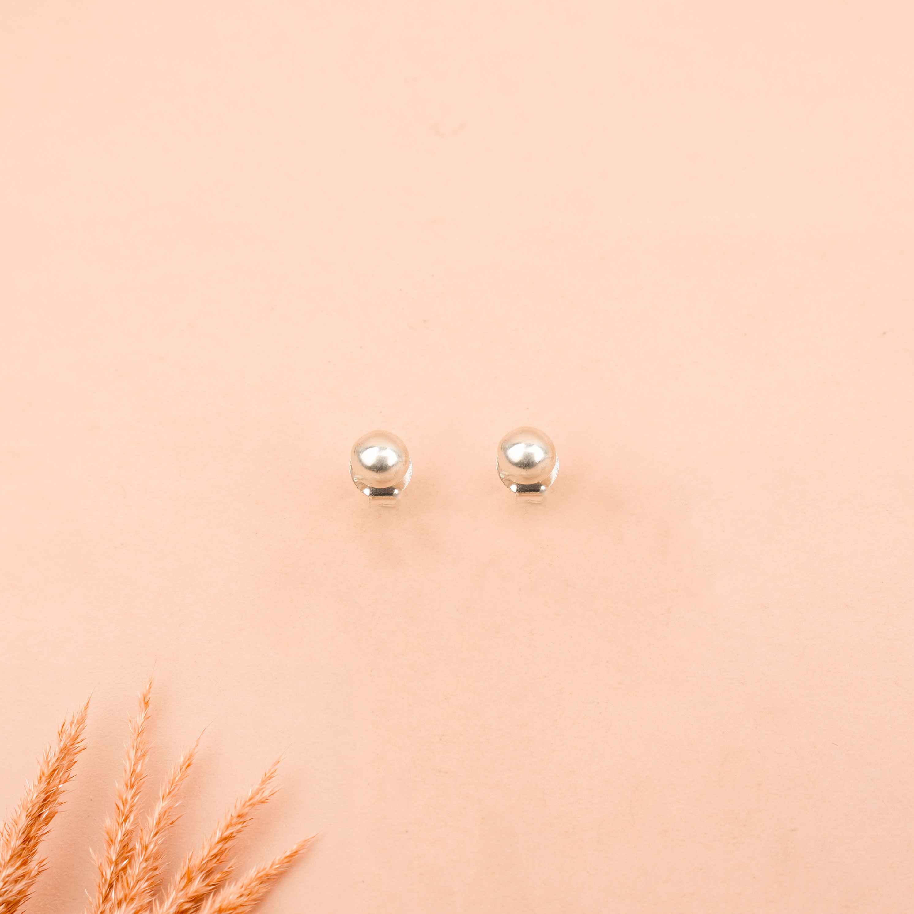 Moh Everyday Fine Stud Earring
