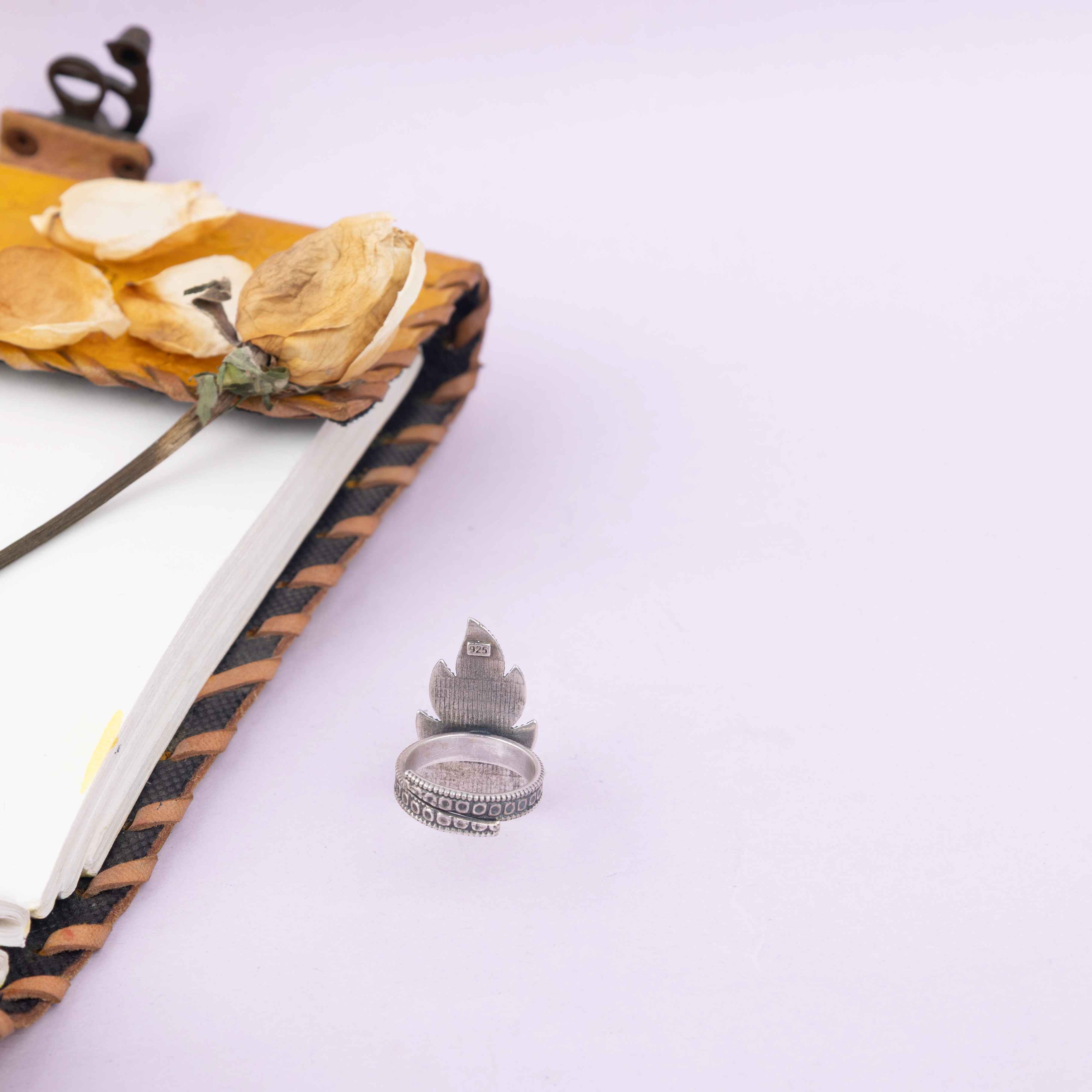 Moh Intricate Leaf Ring