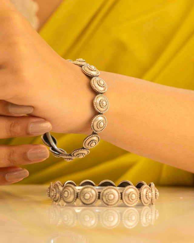 Moh Matte Tikdi Sadabahaar Bangle
