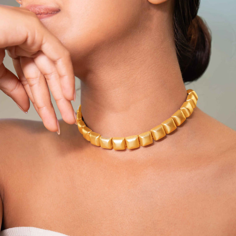 Moh Matte Tikdi Versatile Necklace