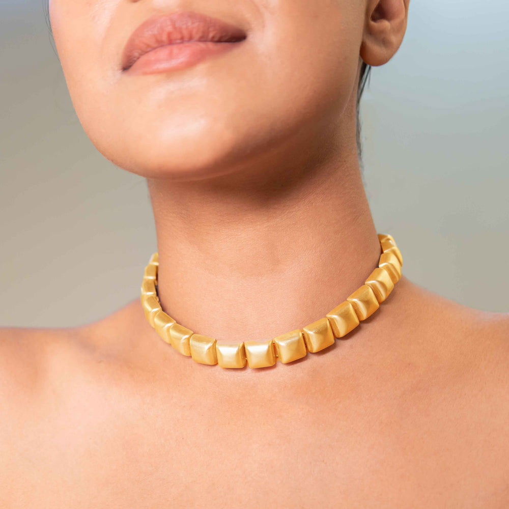 Moh Matte Tikdi Versatile Necklace