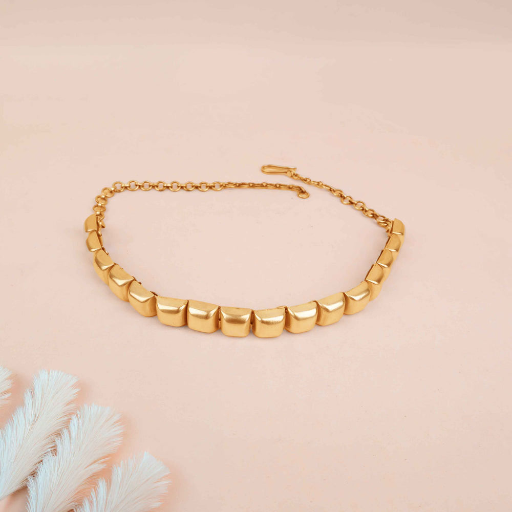 Moh Matte Tikdi Versatile Necklace