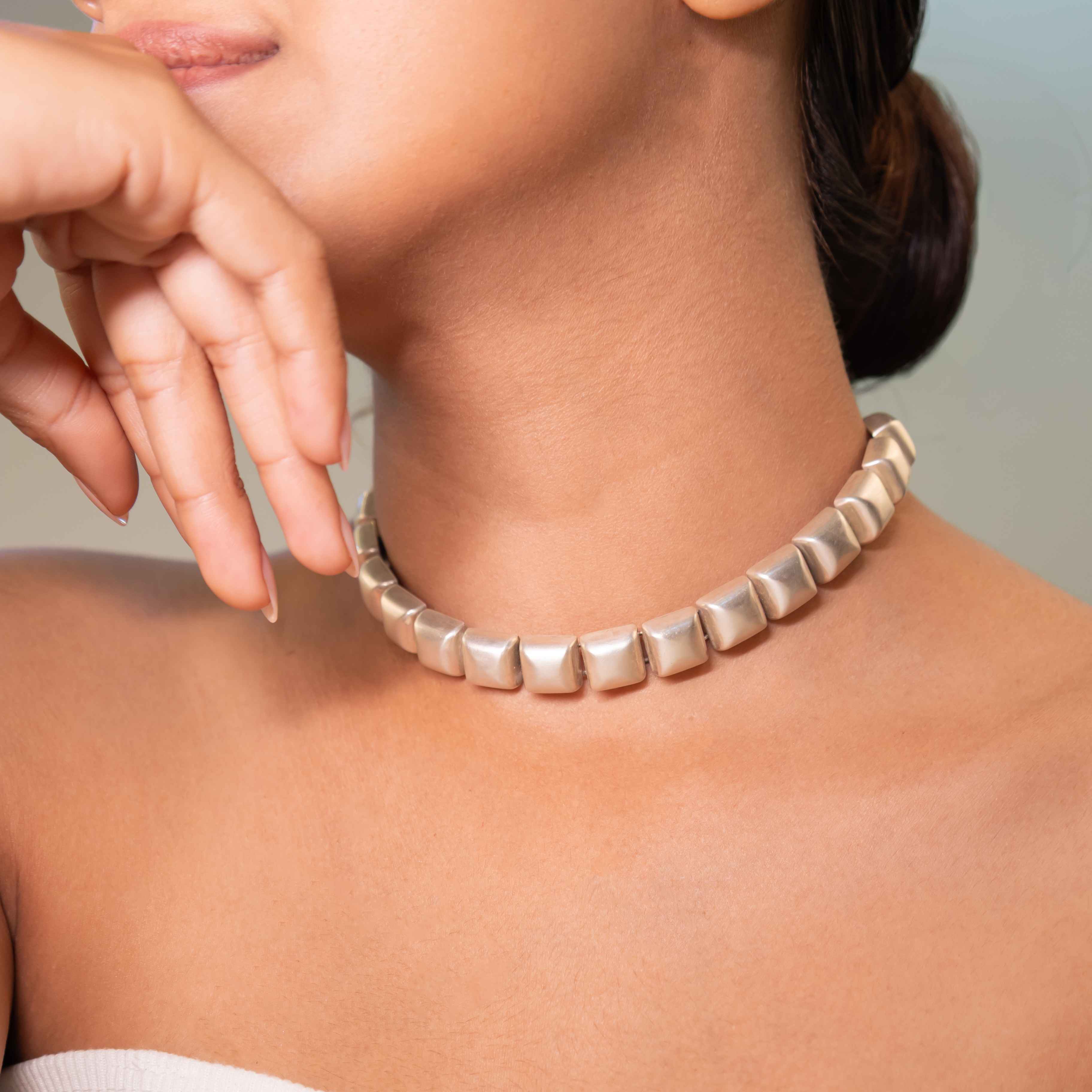 Moh Matte Tikdi Versatile Necklace