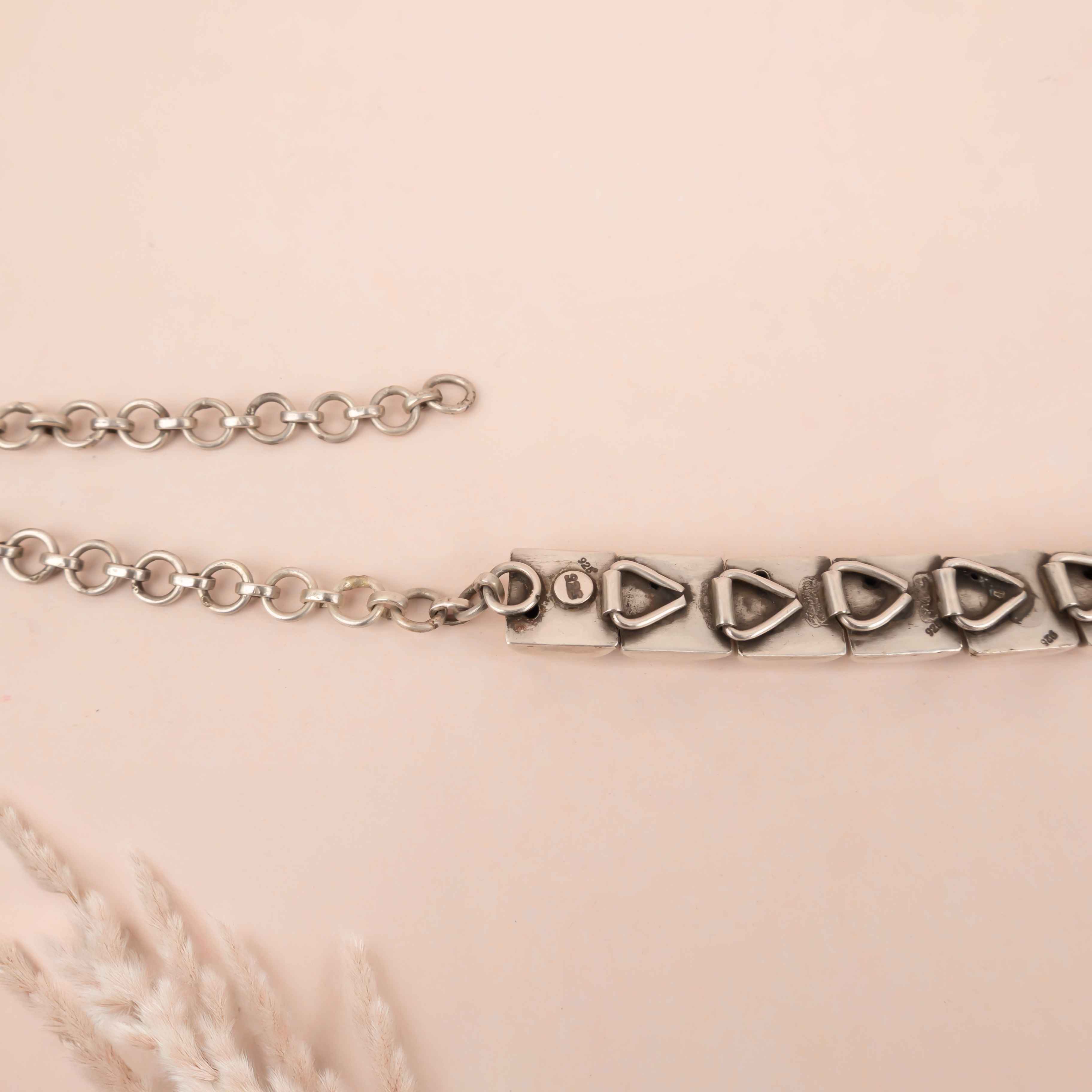 Moh Matte Tikdi Versatile Necklace