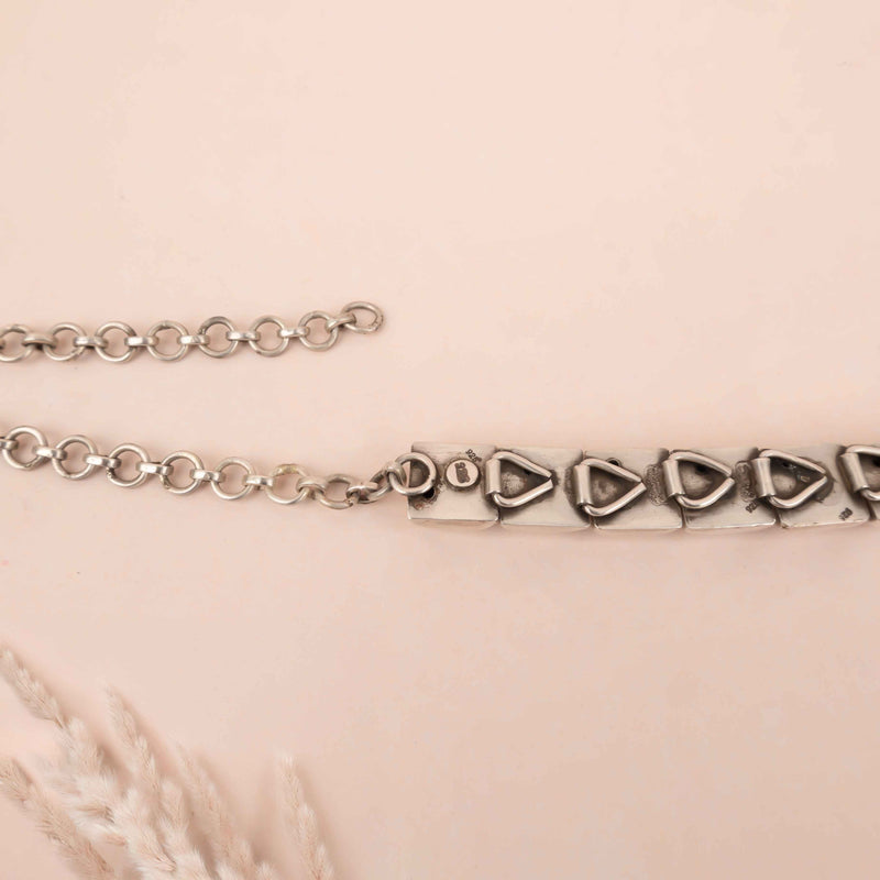Moh Matte Tikdi Versatile Necklace