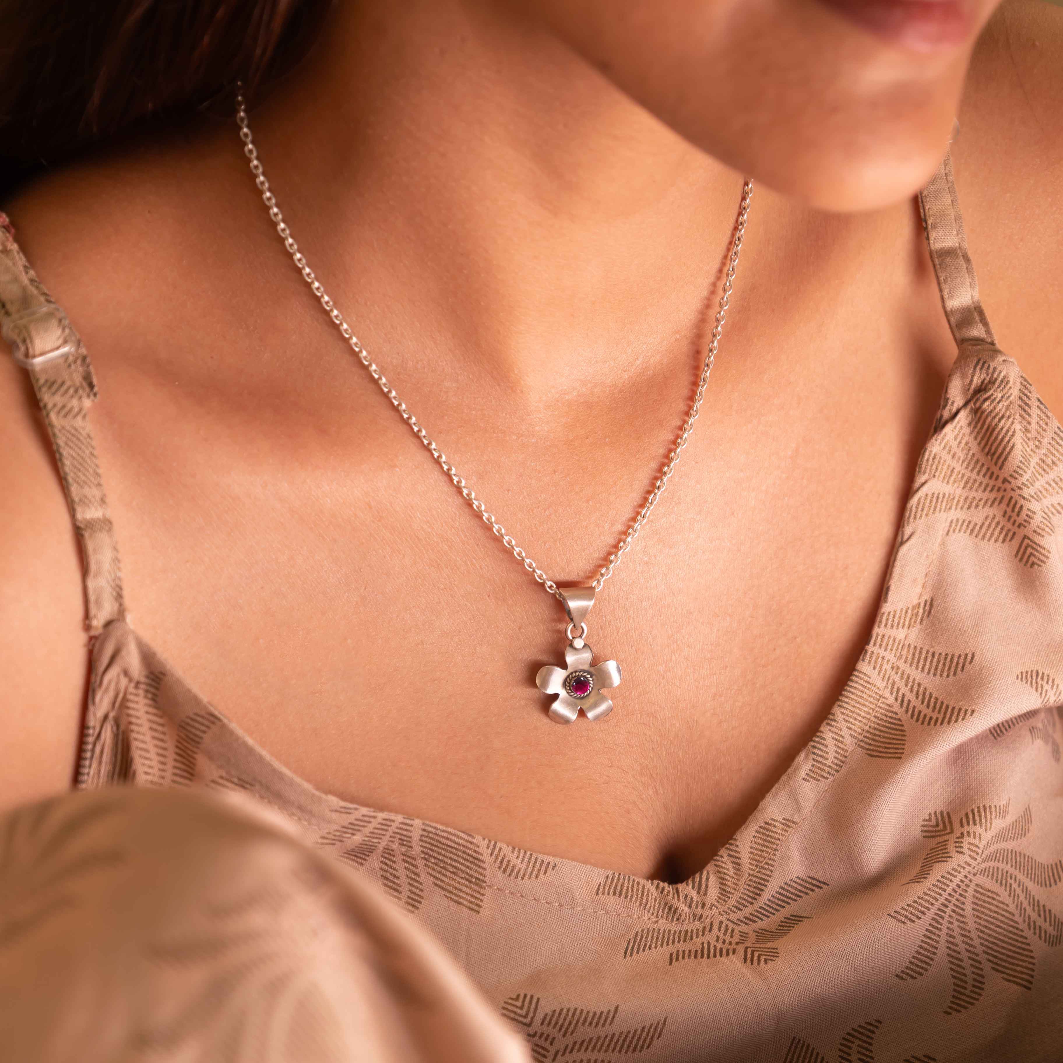 Moh Raani Stone Flower Necklace